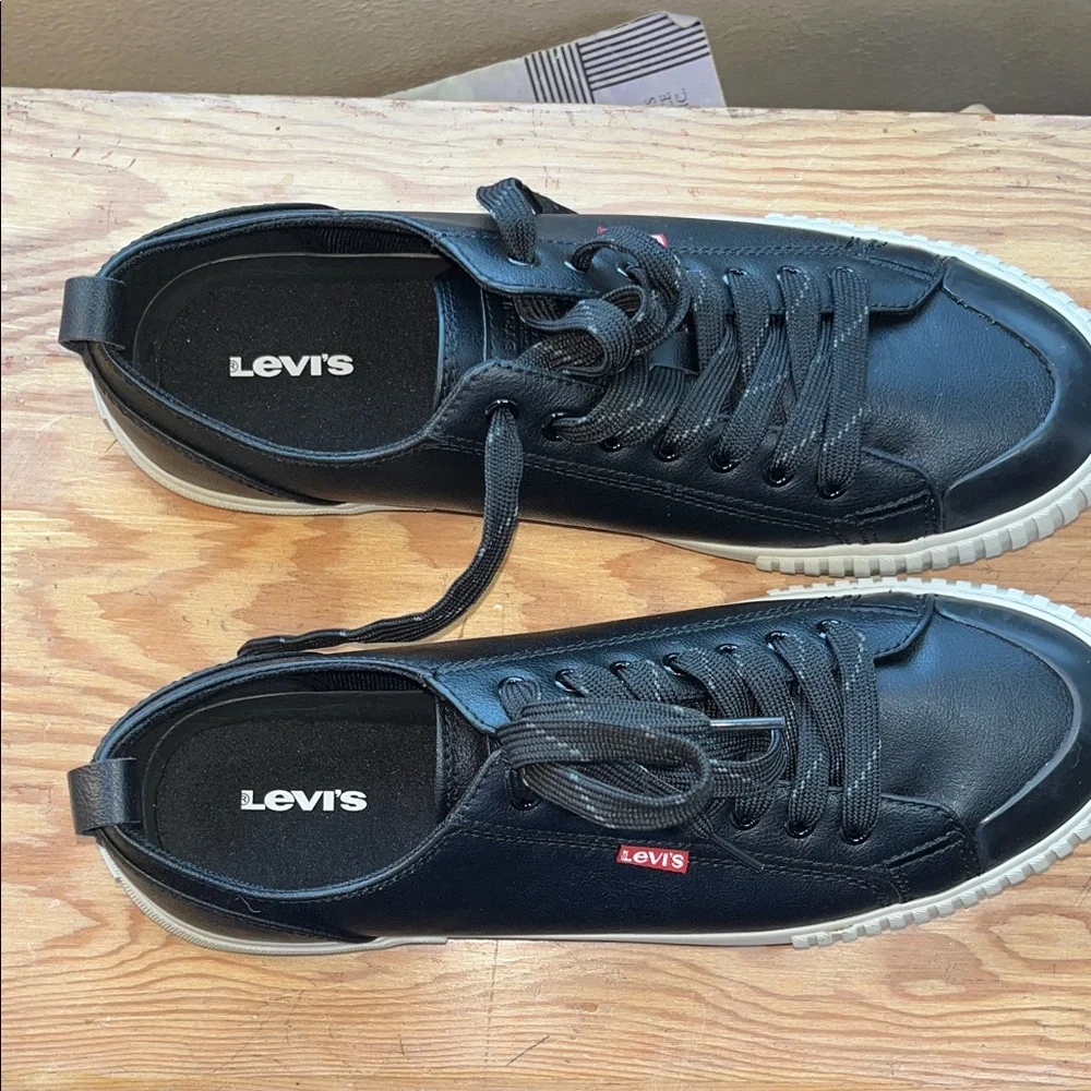 Levi’s Men’s Black Faux Leather‎ Athletic Shoe 9.5 NWOT
